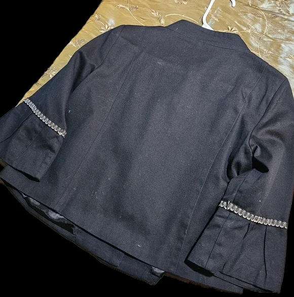 Black Button-Up Jacket. 3/4 Sleeves. Flare Sleeves. Size M - Picture 3 of 7